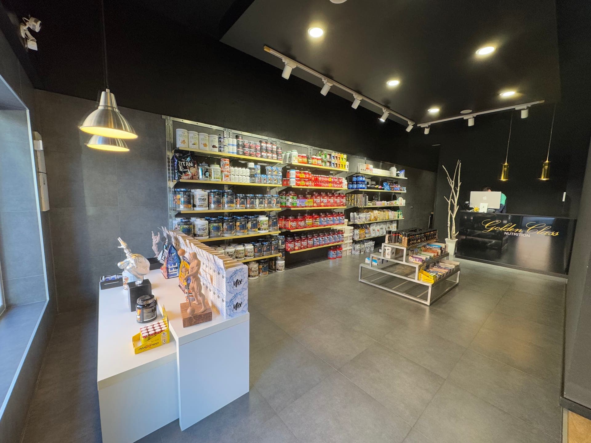 Interior tienda Golden Class Nutrition